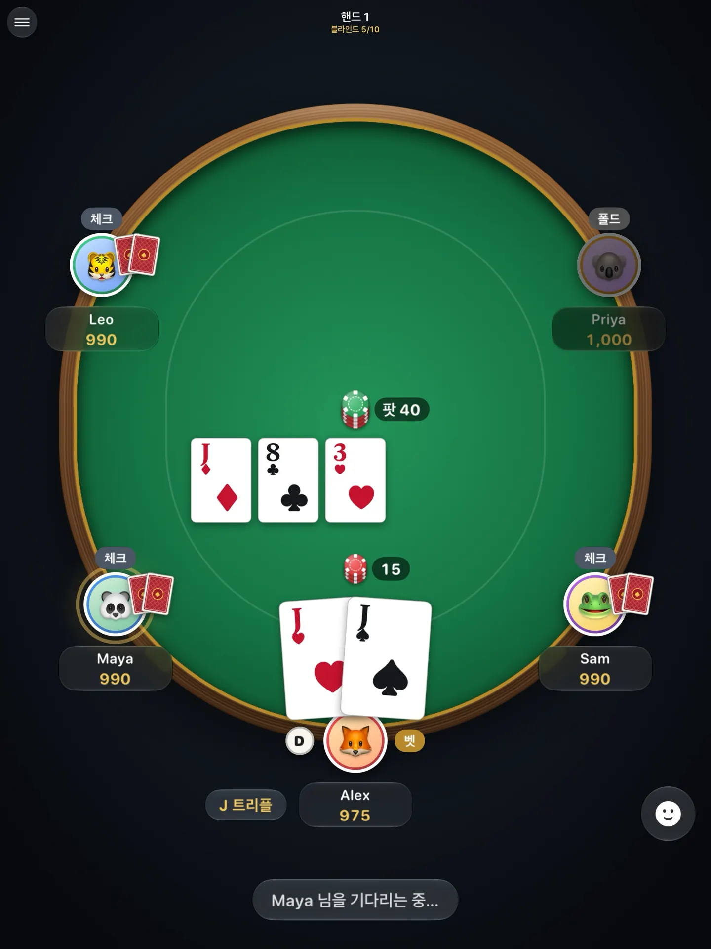 iPad의 Local Poker: 플레이어 5명과 플랍이 보이는 전체 테이블